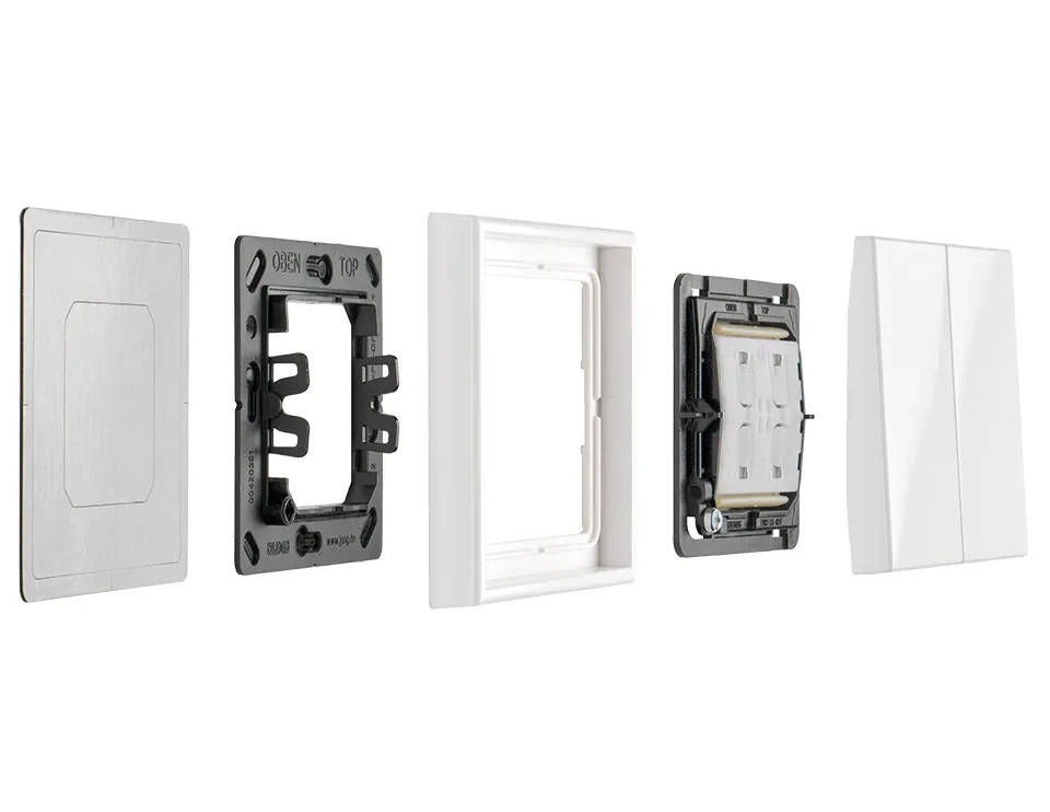 Komponenten für den Wandsender in der Aufputzausführung mit Bluetooth Low Energy. Der Schalter wird einfach per Klebepad befestigt. © JUNG